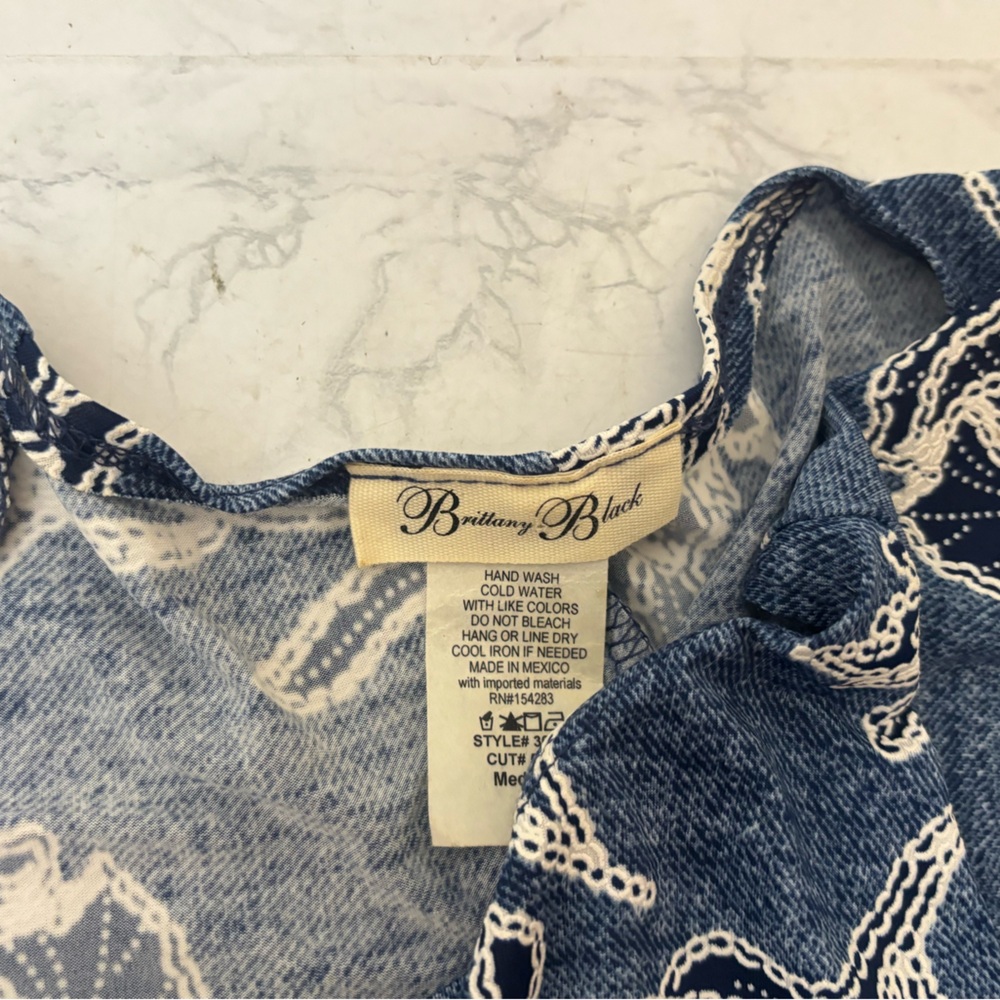 Brittany Black Short Sleeve Layered Top Women’s M Blue Floral Pullover Blouse - Picture 4 of 4